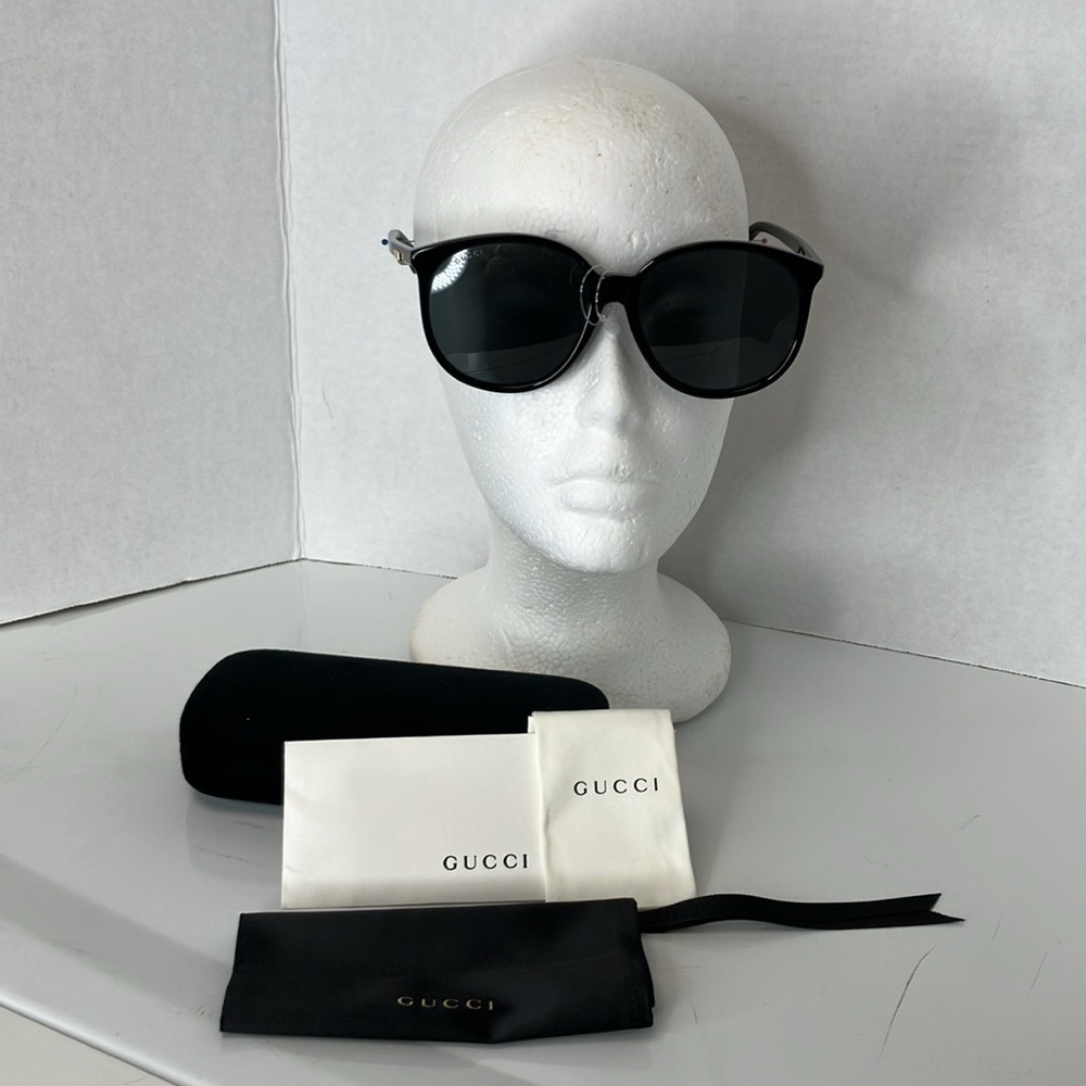 Gucci black sunglasses with Gucci black sunglasses case